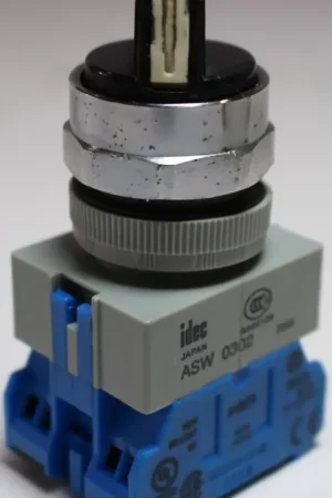 Secure Checkout IDEC ASW320 3-Position Selector Switch 10A 600V
