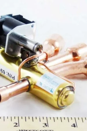 ClimateMaster S69173500 Reversing Valve 24V 3/4 inch x 1/2 inch Weekend Sale